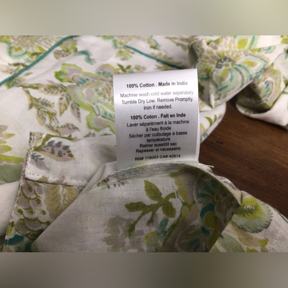 Pajama set comes with bottoms - Picture 9 of 10